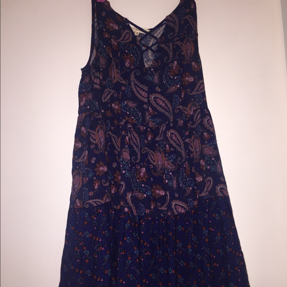 Purple patterned flowy summer dress.